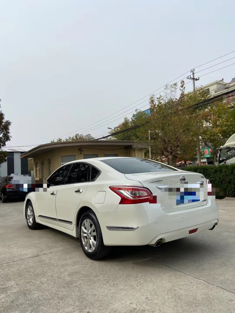 青島14年日產天籟8