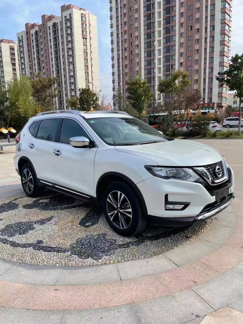 青島17年日產奇駿2