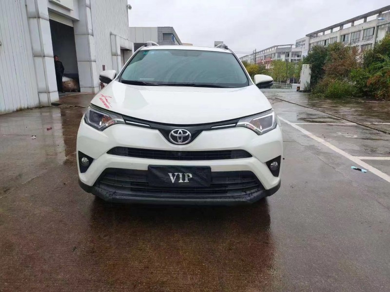 南昌17年豐田RAV4榮放1