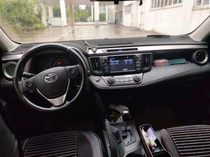 南昌17年豐田RAV4榮放4