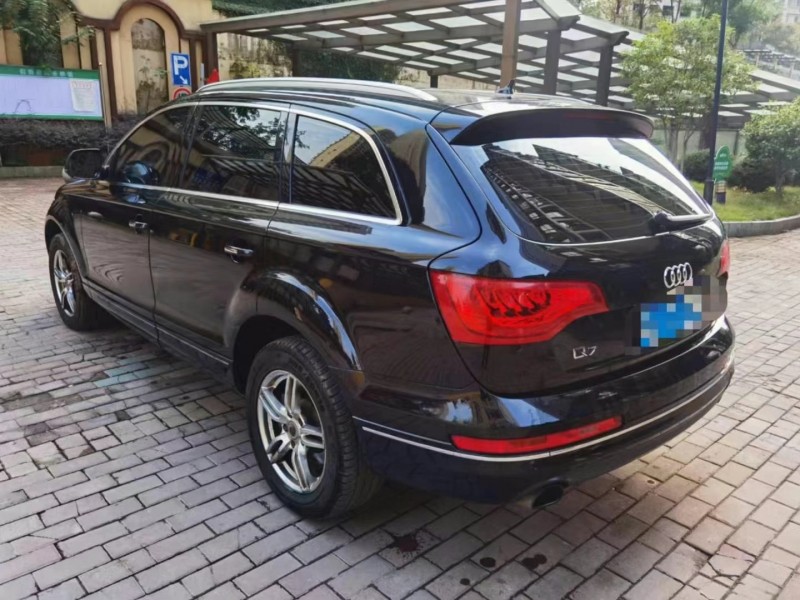 上饒12年奧迪Q78