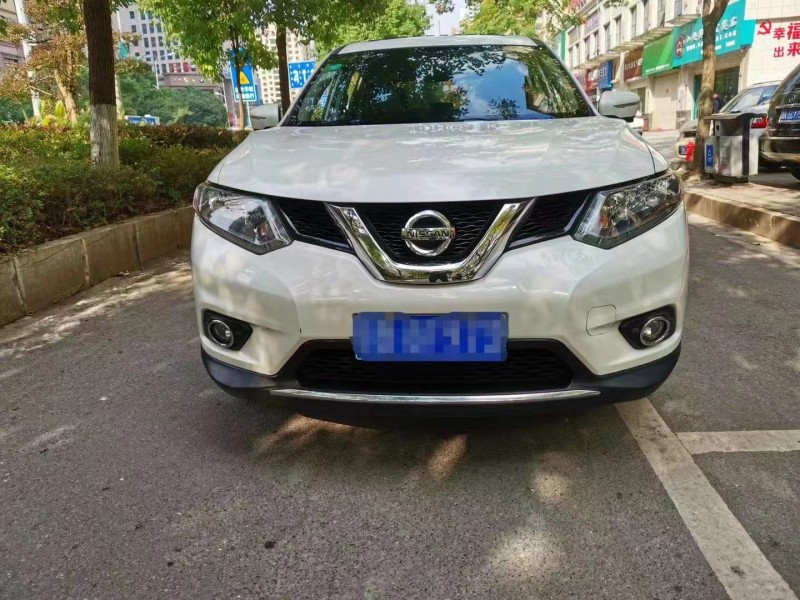 婁底17年日產奇駿1