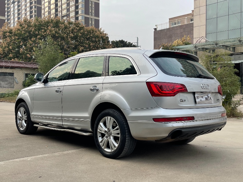 鄭州11年奧迪Q76