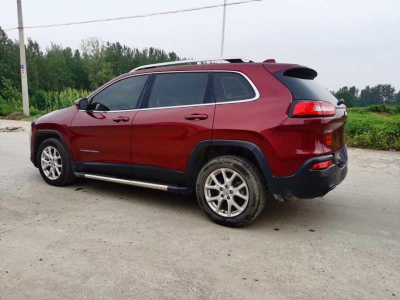 蚌埠17年Jeep自由光2