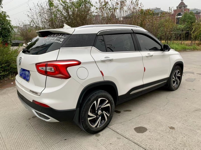 宜昌18年寶駿5108