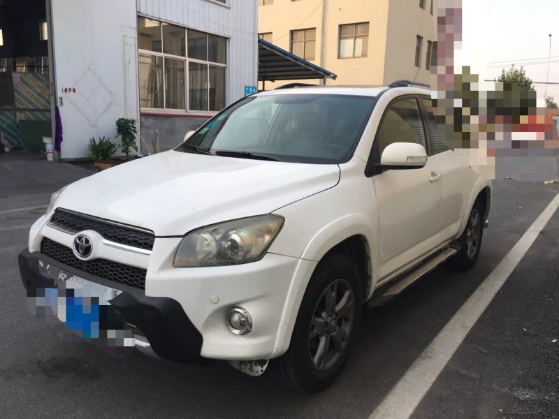 青島13年豐田RAV4榮放8
