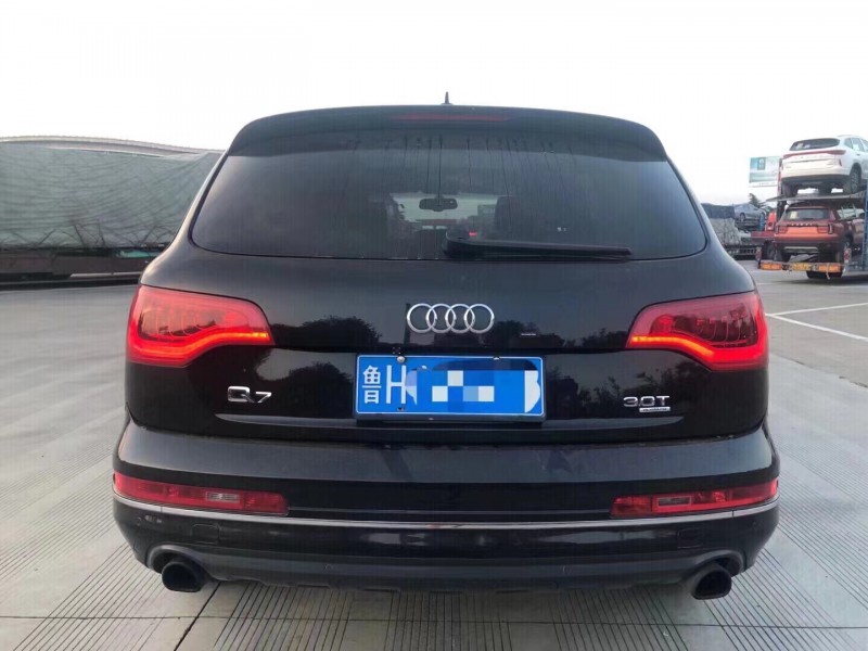 青島14年奧迪Q79