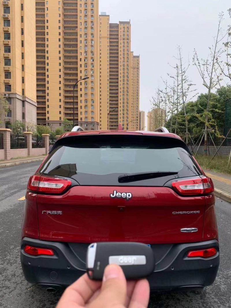 阜陽17年Jeep自由光4