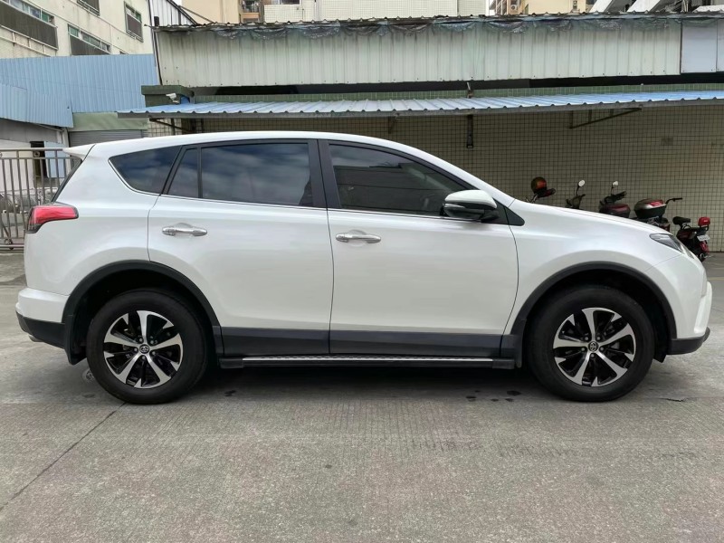 中山19年豐田RAV42
