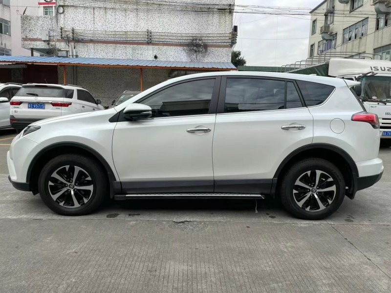 中山19年豐田RAV43