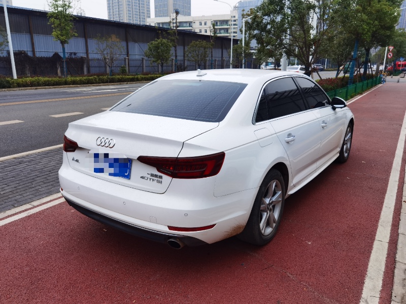 武漢18年奧迪A4L3