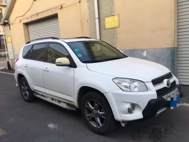 青島13年豐田RAV4榮放9