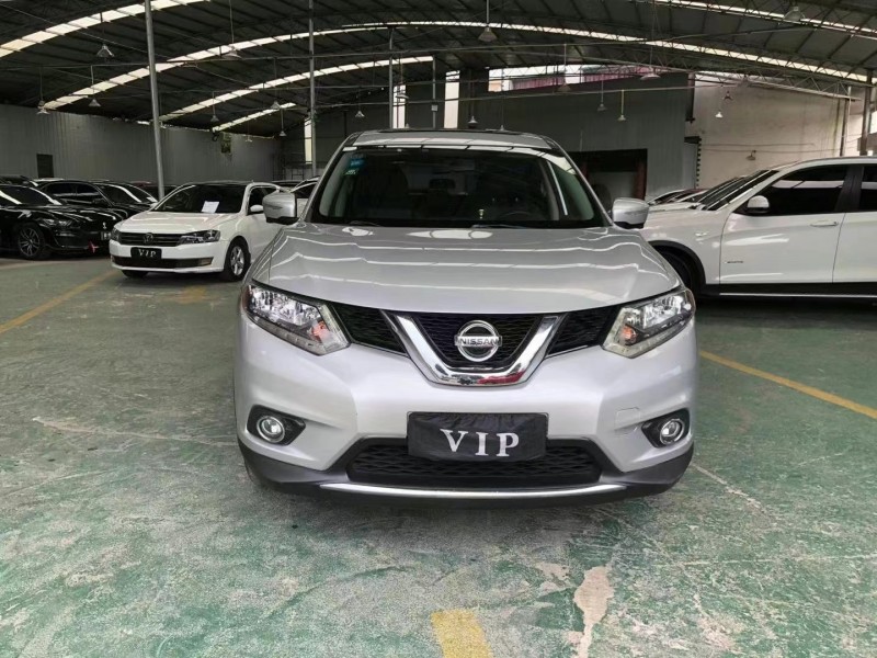 貴陽15年日產奇駿8