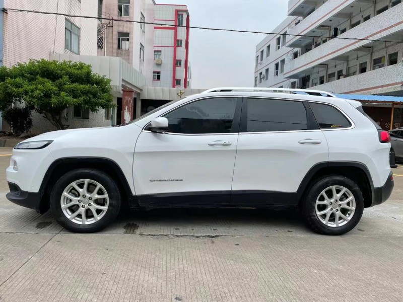 中山17年Jeep自由光3