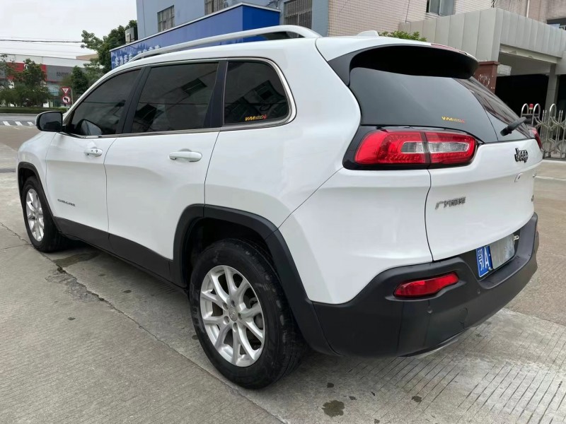 中山17年Jeep自由光6