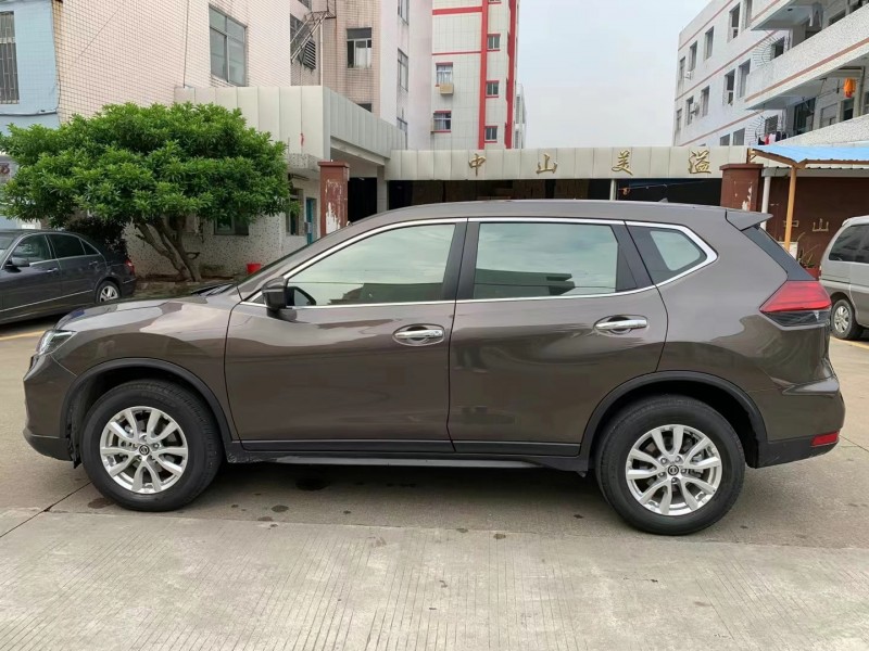 中山20年日產奇駿3