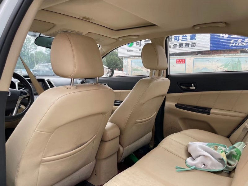 青島16年長安汽車逸動4
