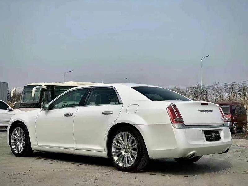 天津13年克萊斯勒300C5