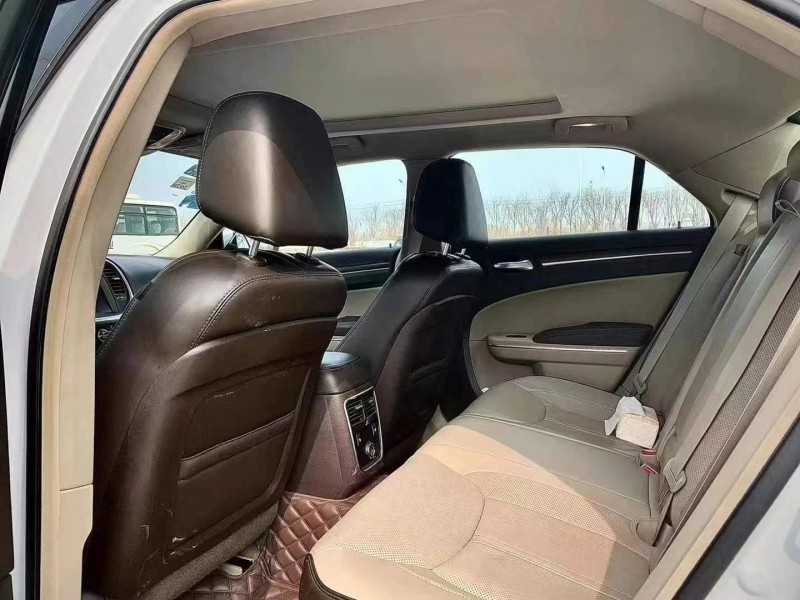 天津13年克萊斯勒300C7