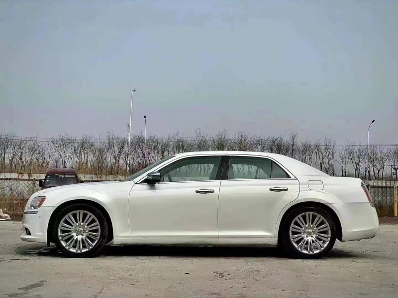 天津13年克萊斯勒300C6