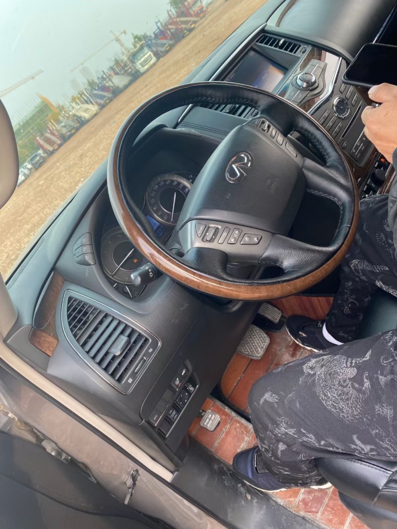 青島14年英菲尼迪QX805