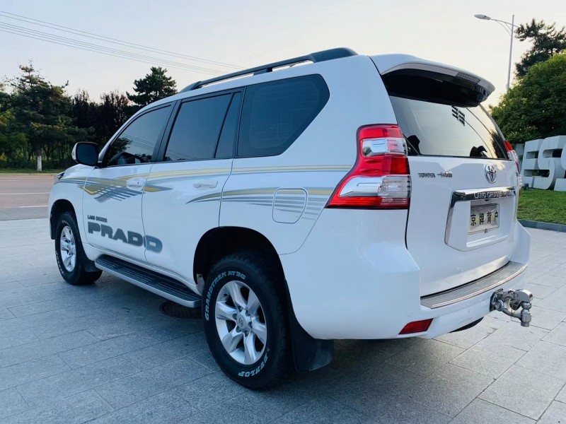 北京14年丰田普拉多8