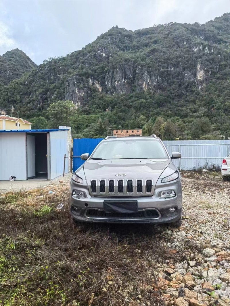 昆明16年Jeep自由光8
