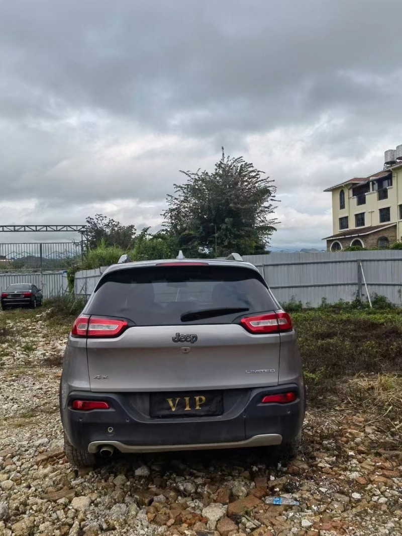 昆明16年Jeep自由光7