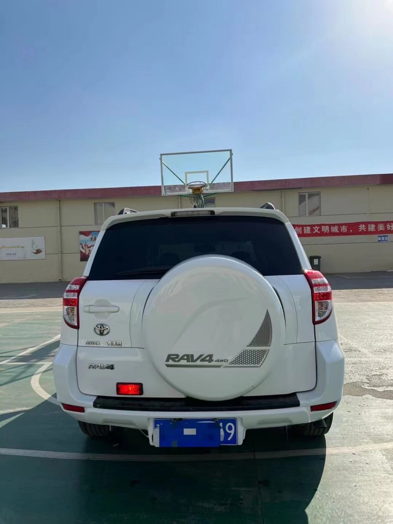 包頭13年豐田RAV48