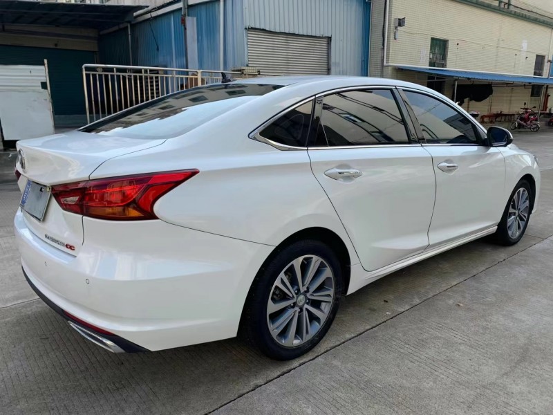 中山20年長安汽車銳程CC6