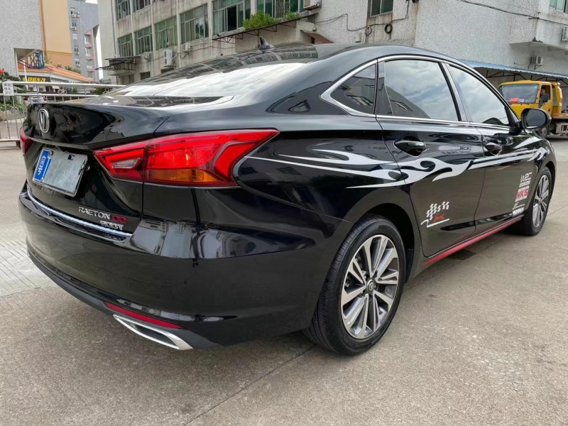中山21年長安汽車銳程CC5