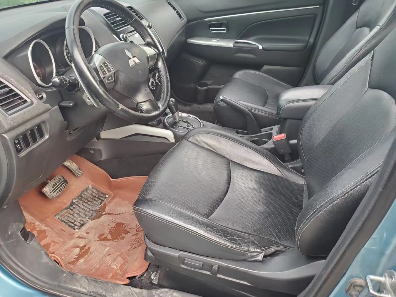 济宁14年三菱劲炫5