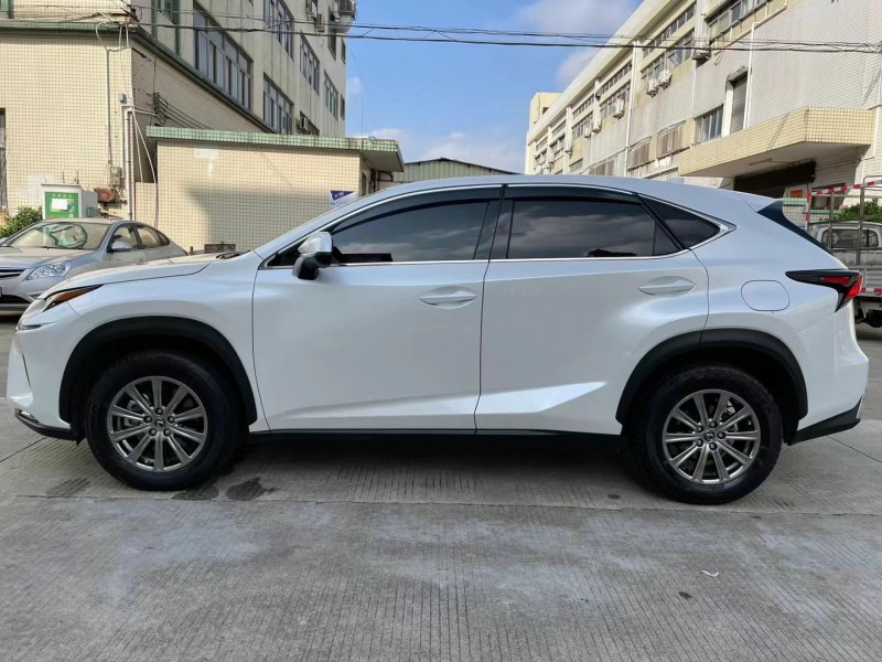 中山20年雷克薩斯NX3