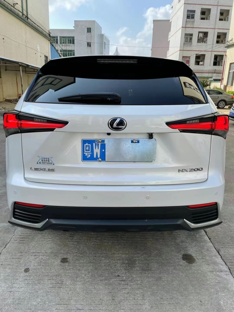 中山20年雷克薩斯NX4