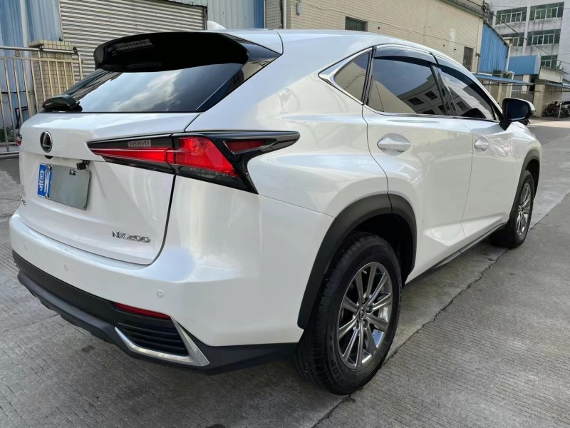 中山20年雷克薩斯NX5
