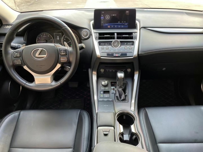 中山20年雷克薩斯NX8
