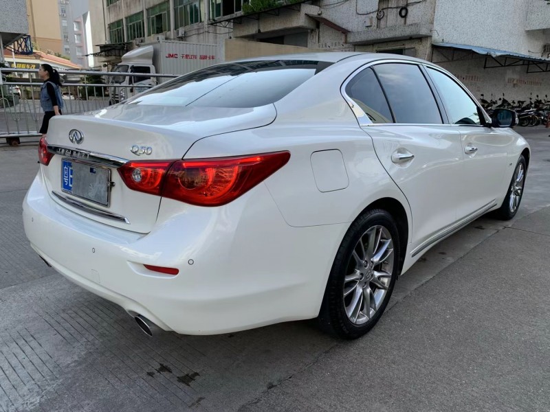 中山17年英菲尼迪Q50L5