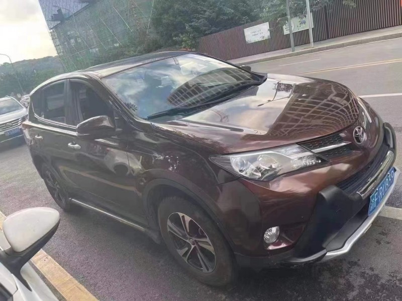重慶15年豐田RAV42