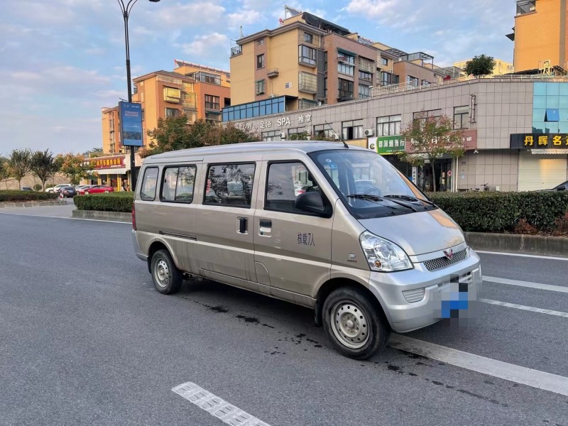 金華20年五菱汽車榮光8