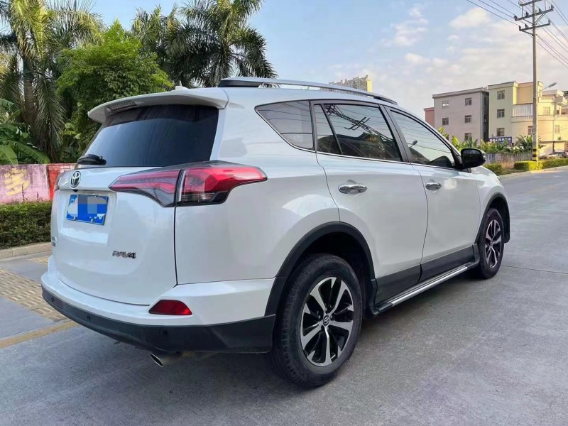 龍巖18年豐田RAV42