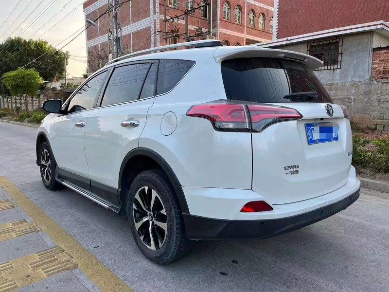 龍巖18年豐田RAV41