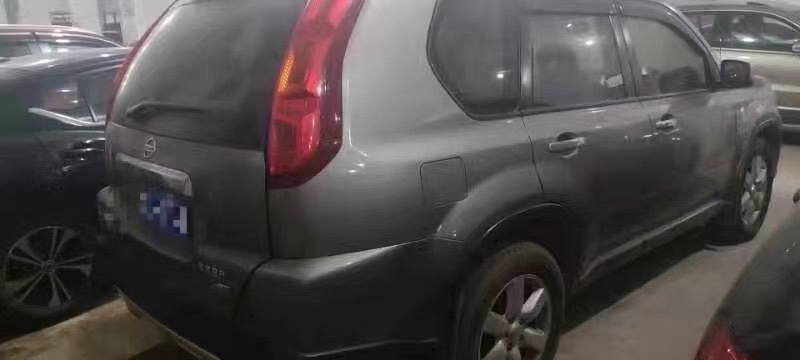 重慶10年日產奇駿4