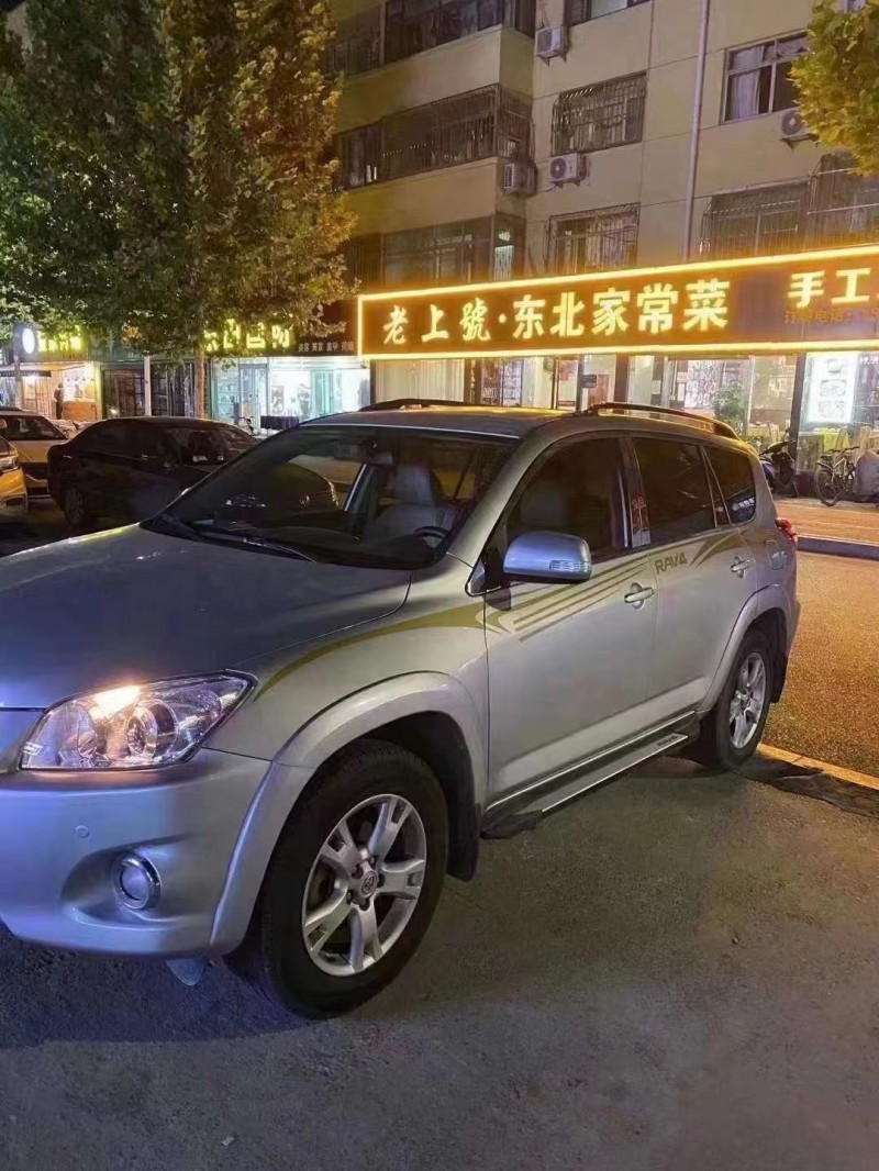 東營12年豐田RAV43