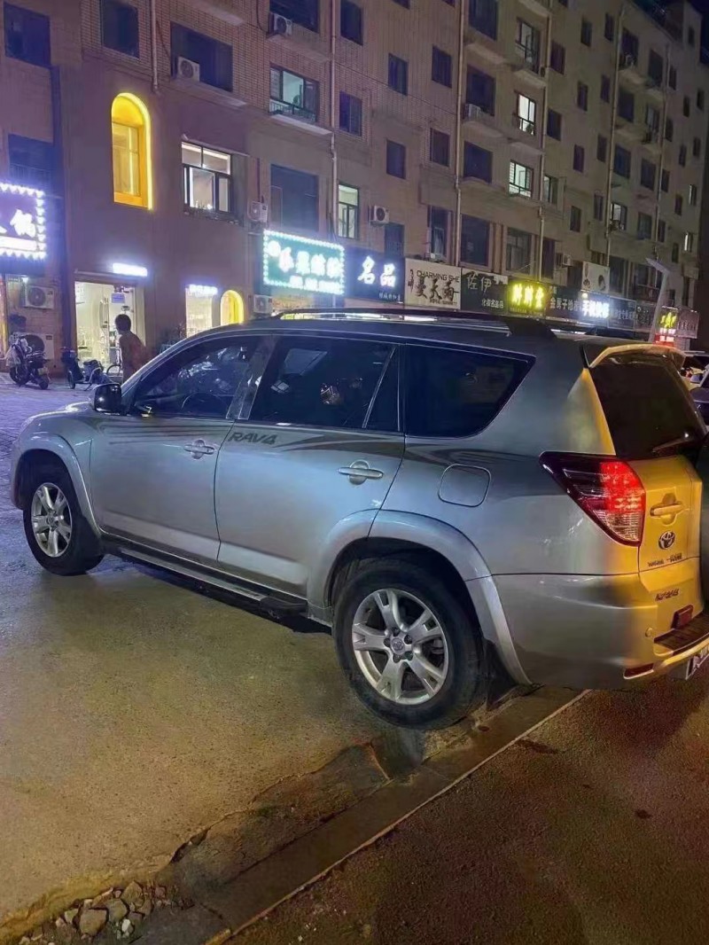 東營12年豐田RAV46