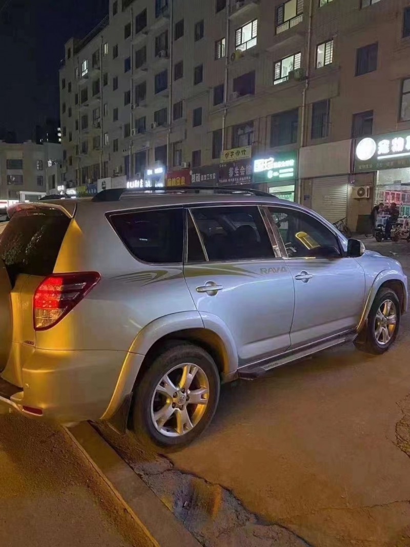 東營12年豐田RAV45