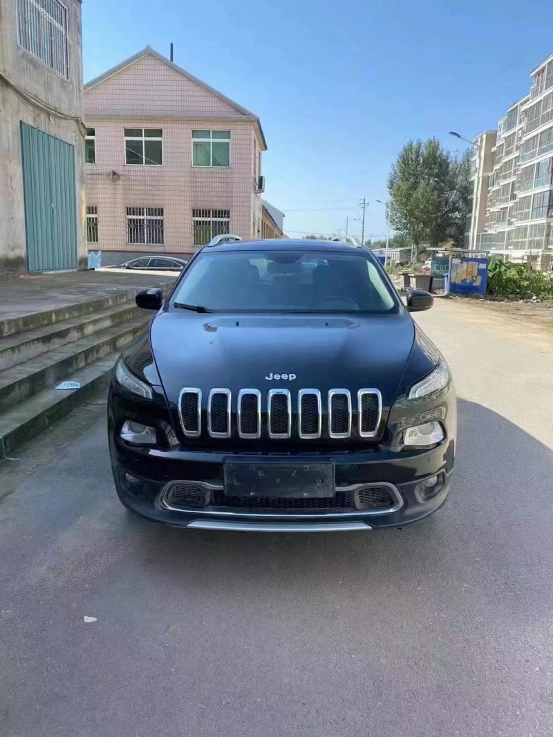 濰坊16年Jeep自由光1