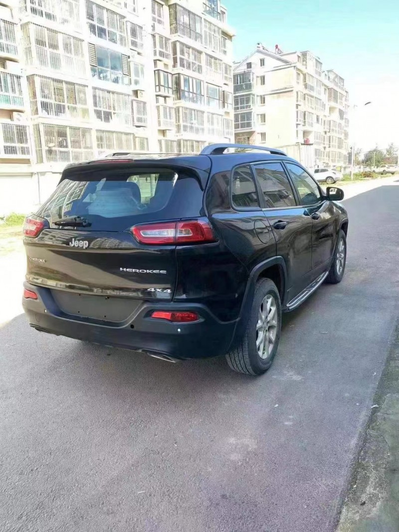 濰坊16年Jeep自由光7