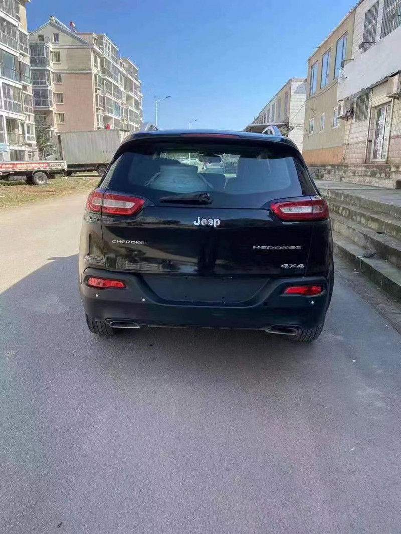 濰坊16年Jeep自由光8
