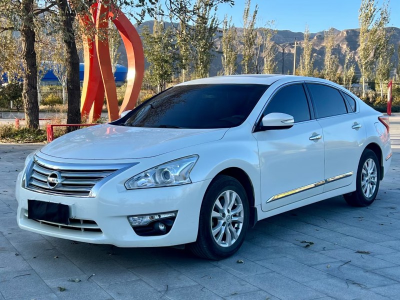 張家口14年日產天籟8