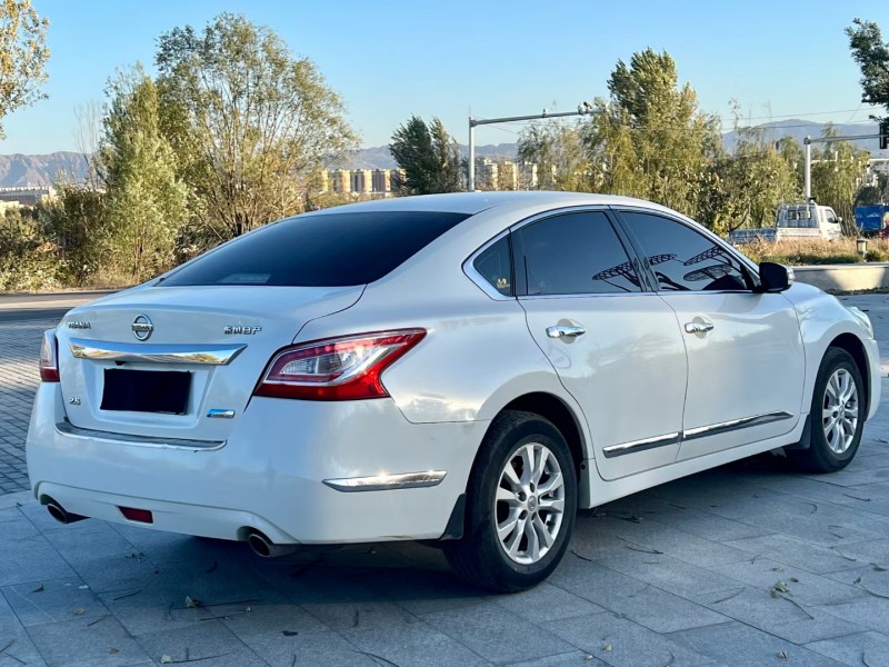 張家口14年日產天籟6